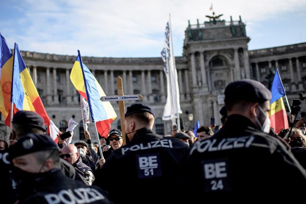 Demonstration against coronavirus meassuers in Vienna  / CHRISTIAN BRUNA