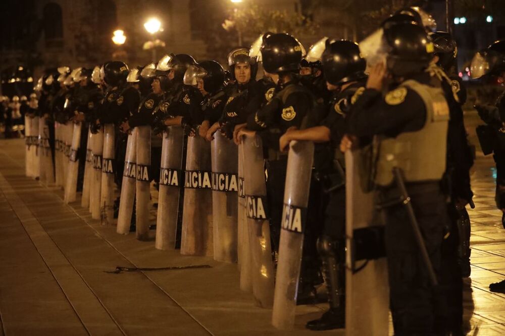 Al menos 6 manifestantes muertos en primer día de emergencia nacional en Perú  / BIENVENIDO VELASCO