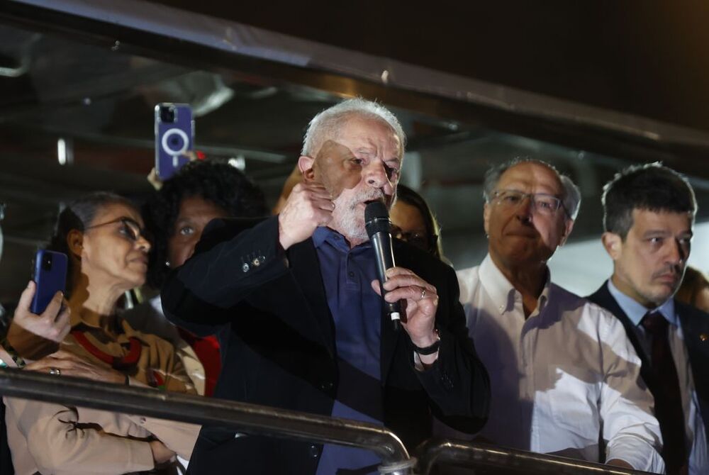 Lula habla ante simpatizantes en la Avenida Paulista  / FERNANDO BIZERRA