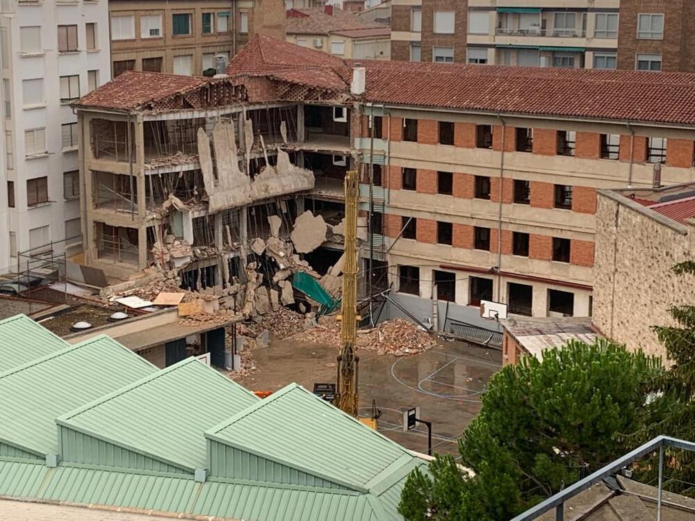 Vista general del inmueble, gravemente dañado por el hundimiento repentino que sufrió el martes.