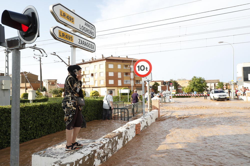 Inundaciones en Rincón de Soto (La Rioja) la tarde del viernes 7 de julio de 2023  / JAVIER BELVER (AGENCIA EFE)