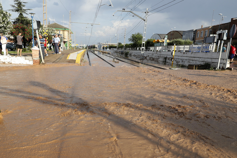 Inundaciones en Rincón de Soto (La Rioja) la tarde del viernes 7 de julio de 2023  / JAVIER BELVER (AGENCIA EFE)