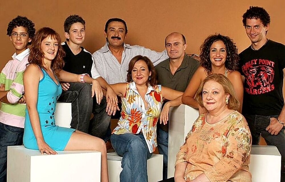 Foto del elenco principal de la exitosa producción.