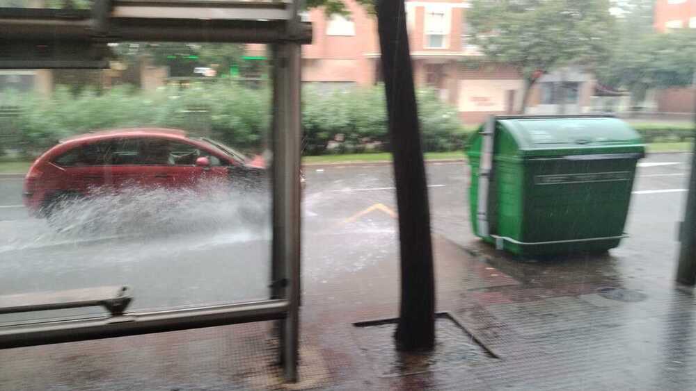 Balsa de agua en la calle Madre de Dios de Logroño. 