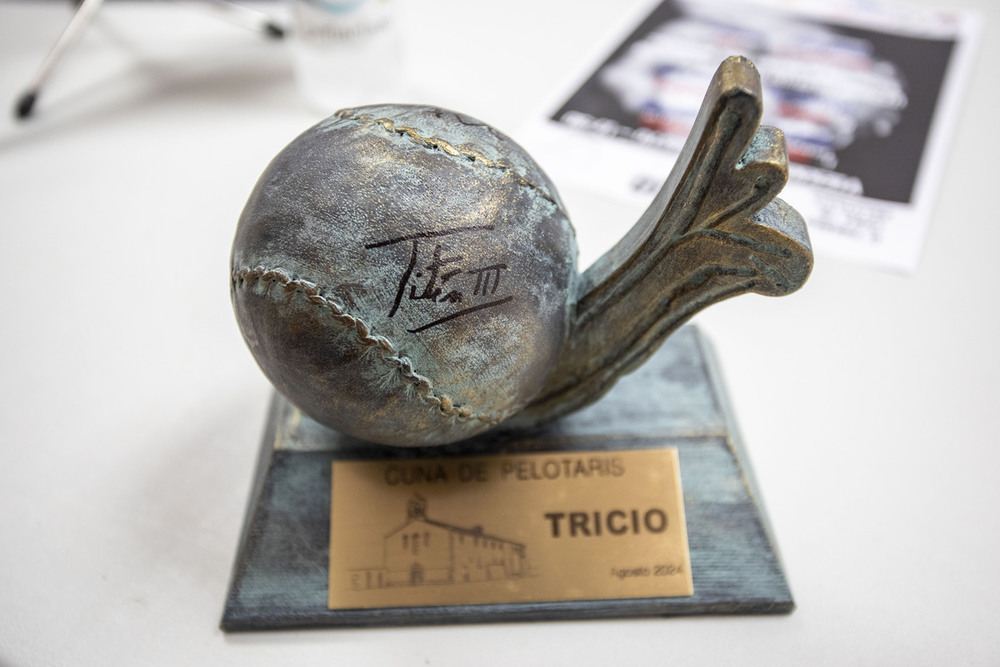 El trofeo que recibirán los ganadores.