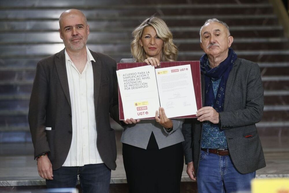  La vicepresidenta segunda, Yolanda Díaz, y los secretarios generales de CCOO, Unai Sordo (i), y de UGT, Pepe Álvarez