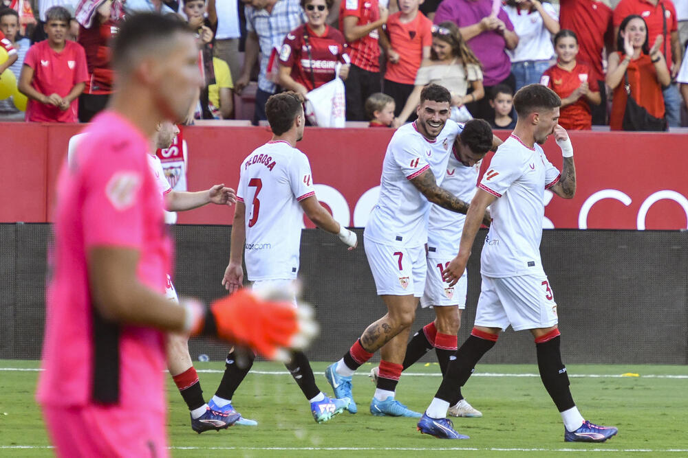 Un gol de Navas da la primera victoria al Sevilla