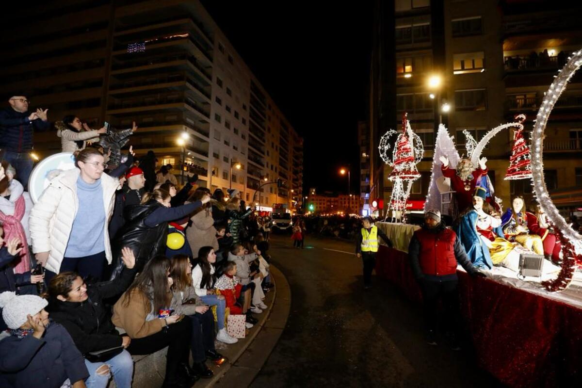 Imagen de la cabalgata de Reyes de Logroño  / ÓSCAR SOLORZANO