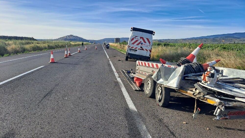 2 heridos graves al ser atropellados por un camión en la N-232