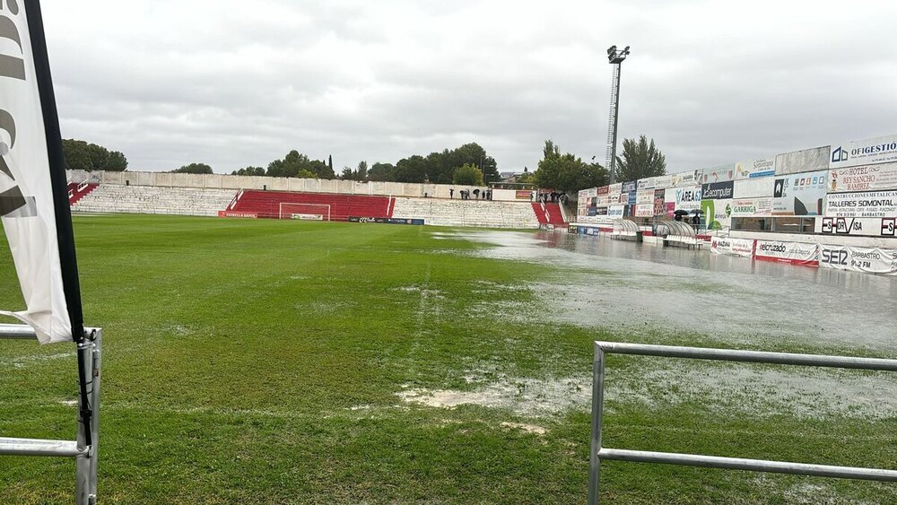 Así quedó el campo de hierba natural del Municipal de Barbastro tras las fuertes lluvias del 21 de septiembre.