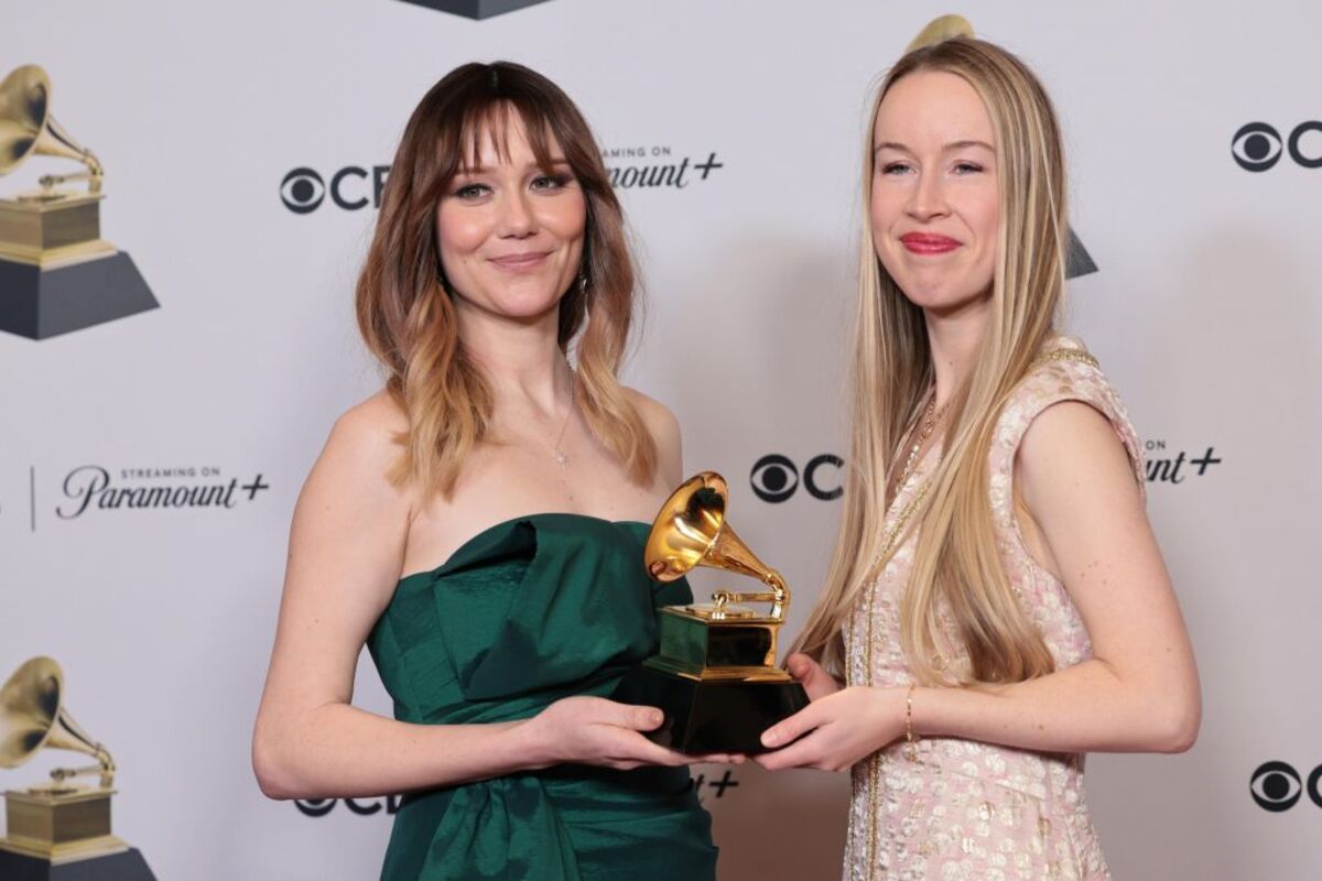 Molly Tuttle y Bronwyn Keith-Hynes de Golden Highway, ganadores del premio 