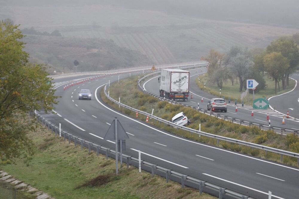 El accidente ocurrió cerca del área de descanso entre Navarrete y Lardero. 