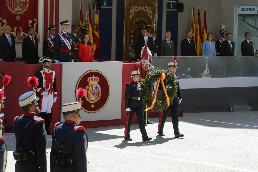 Los Reyes presiden el desfile del Día de las Fuerzas Armadas