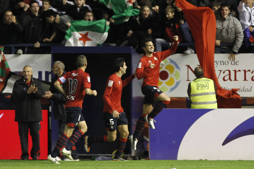  Flaño celebra uno de sus trece goles que marcó con la elástica rojilla.