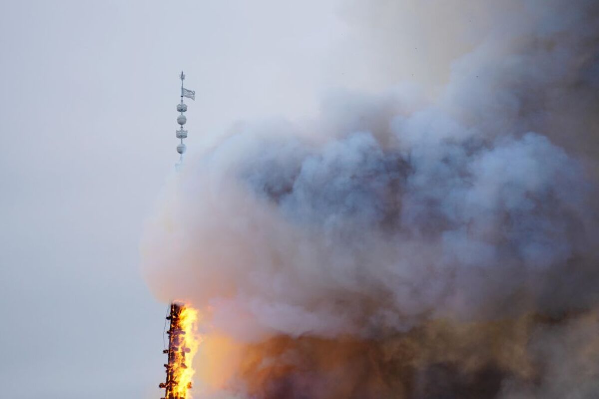 Fire hits historical Stock Exchange building in Copenhagen  / IDA MARIE ODGAARD