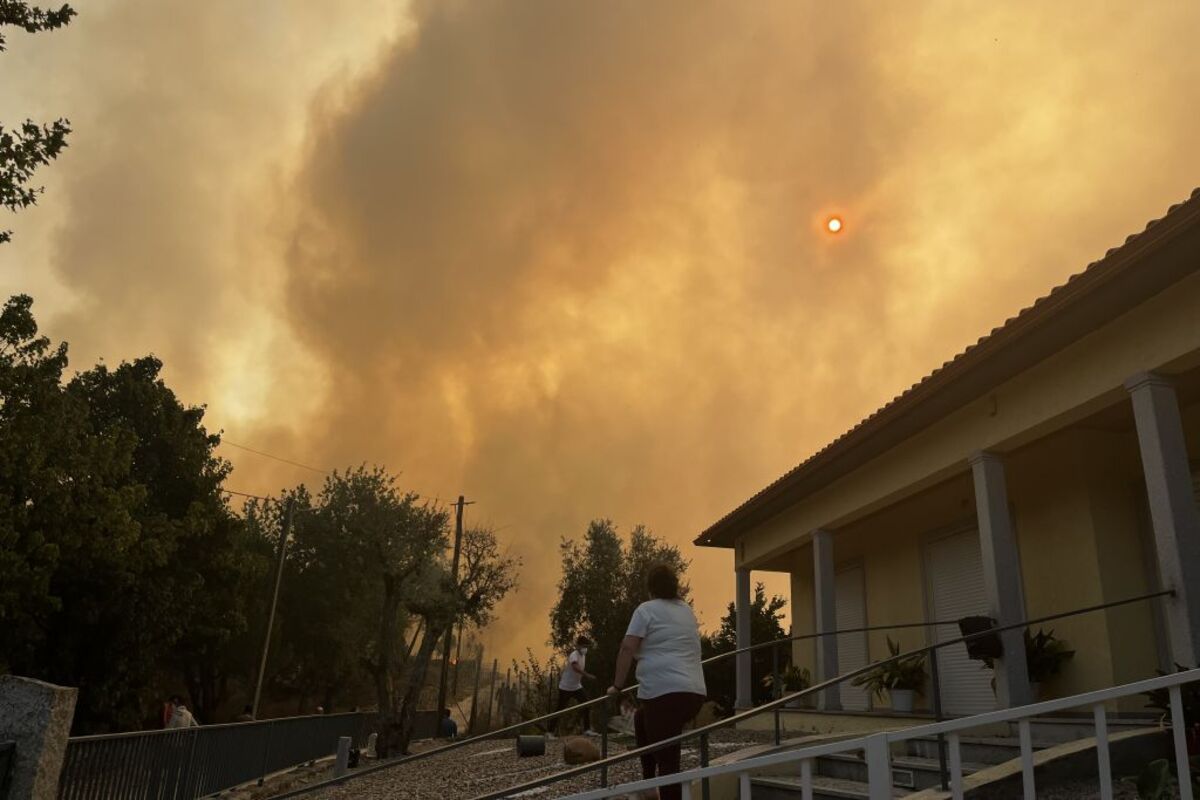 Declarado incendio en el centro de Portugal  / CARLOS GARCÍA