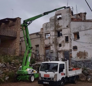 Comienza el derribo del edificio de la calle Casa Santa 13