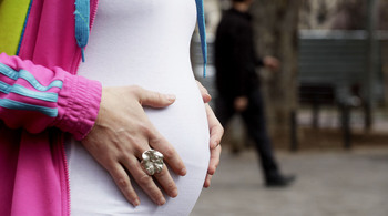 Feministas critican que riojanas tienen que abortar en Navarra