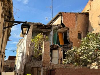 Un vecino sale ileso del derrumbe parcial de su vivienda