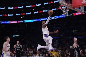 Los Lakers ponen el 2-1 ante unos Grizzlies con poco de Aldama