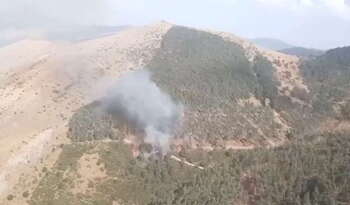 El fuego quema una zona de monte de Canales de la Sierra