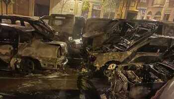 Calcinados 7 coches en Alfaro tras incendiarse uno de ellos