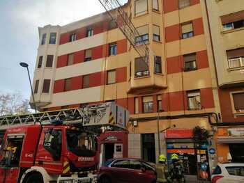 Un herido leve en el incendio en Pérez Galdós,19