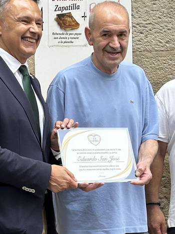 La Laurel homenajea a Eduardo San José, del bar Villa Rica