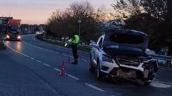 Heridos leves dos riojanos en un choque en San Adrián