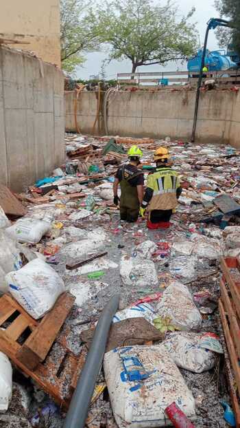 Bomberos riojanos se adentran en una zona crítica de rescate