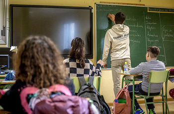 Docentes riojanos cobran hasta 550 euros menos que los vascos