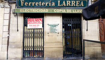 Larrea echa el cerrojo