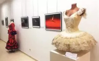 La Casa de la Danza celebra sus 20 años con fotos y trajes