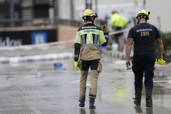 Siete bomberos del CEIS relevan a sus compañeros en Valencia