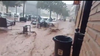 La tormenta inunda Nájera y trastoca la fiesta en Logroño