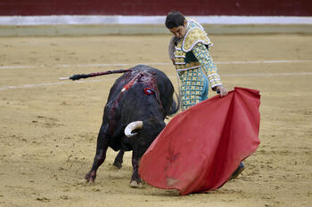 Solo Luque salva una primera de Feria decepcionante