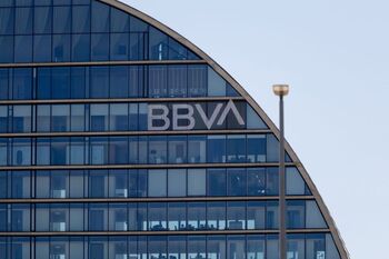 BBVA invita a los accionistas de Sabadell a dialogar sobre la OPA