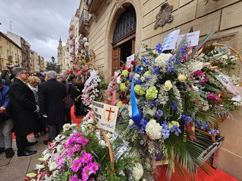 Logroño honra con flores a su 'Alcaldesa Mayor'