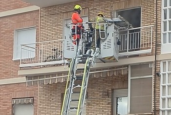 Un niño de 11 años reanima a su madre, evacuada por la ventana