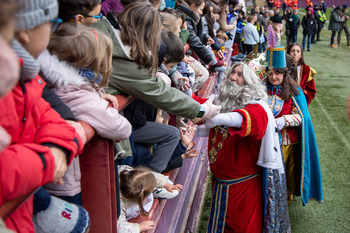 Los Reyes Magos aterrizan en Las Gaunas