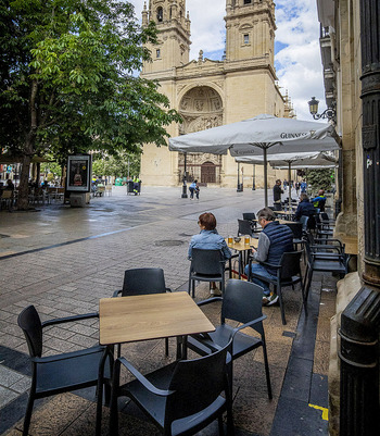 Logroño no acepta más terrazas hasta disponer de una ordenanza