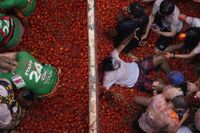 La Tomatina vuelve a teñir de rojo Buñol